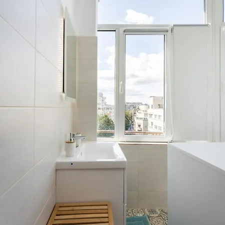 Spacious And Cozy Apartment In Central Bucharest Exterior photo