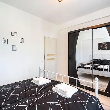 Spacious And Cozy Apartment In Central Bucharest Exterior photo