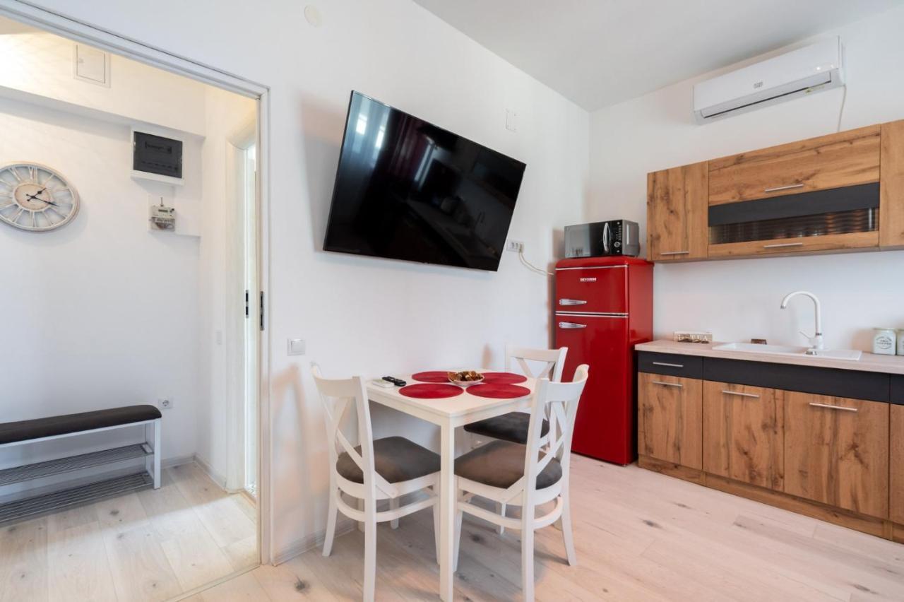 Spacious And Cozy In דירה *