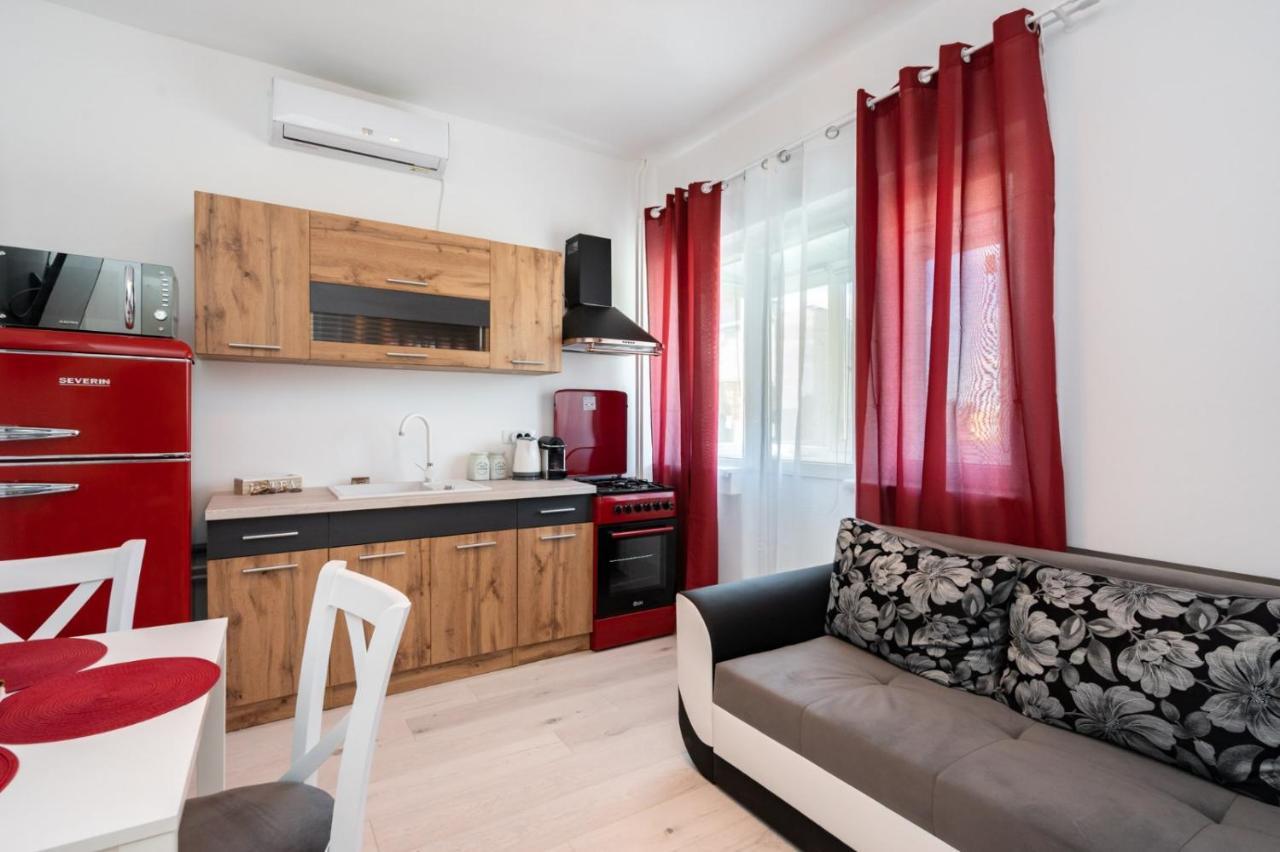 Spacious And Cozy In דירה